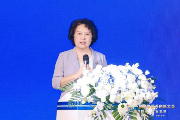 图片2-杨月欣理事长.png 图片2-杨月欣理事长.png